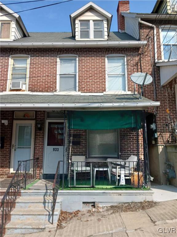 933 East 5Th Street