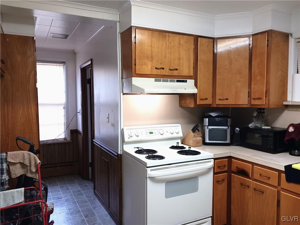 933 East 5Th Street