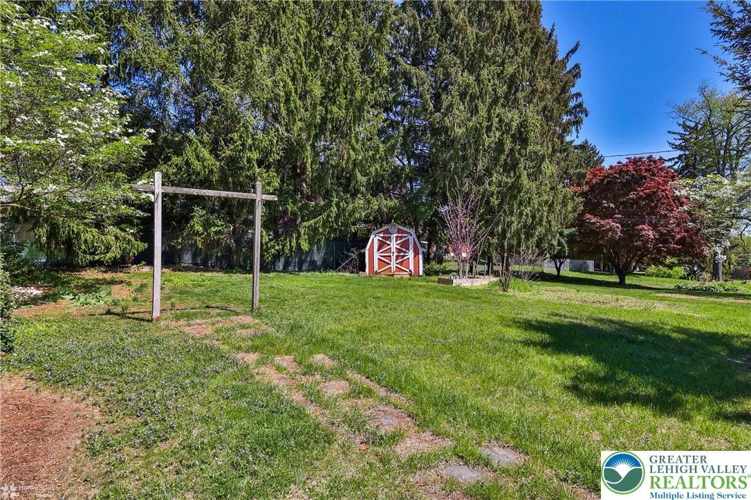 1635 West Livingston Street
