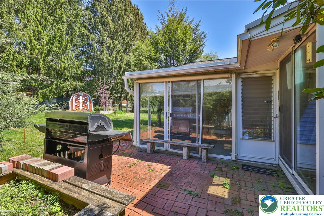 1635 West Livingston Street