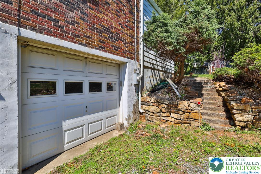 1635 West Livingston Street