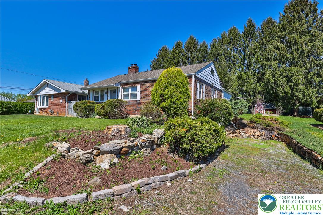 1635 West Livingston Street