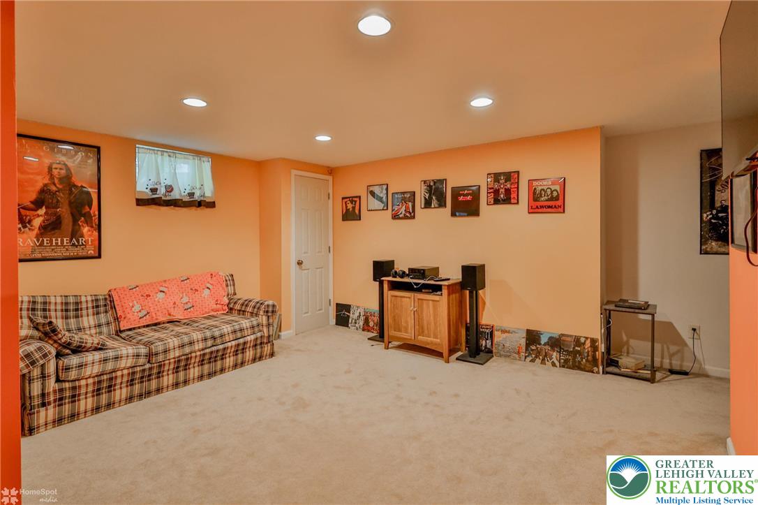 909 Heather Lane