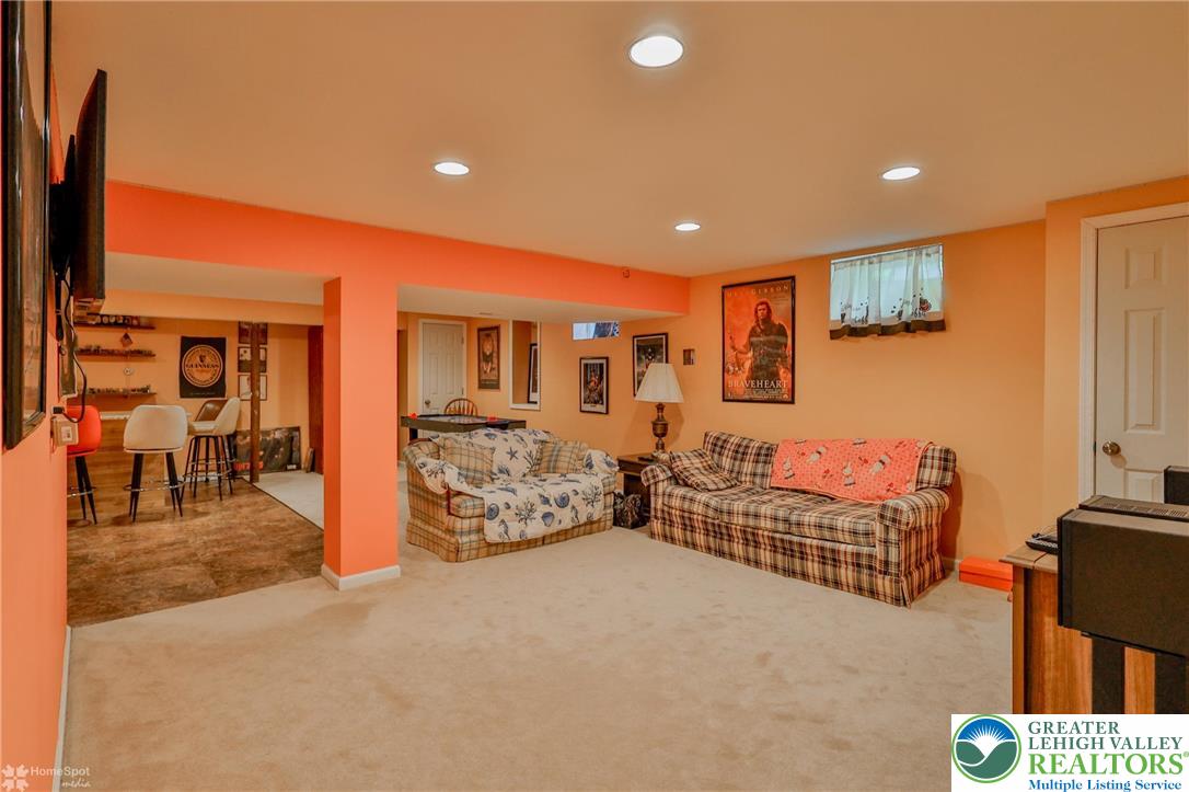 909 Heather Lane
