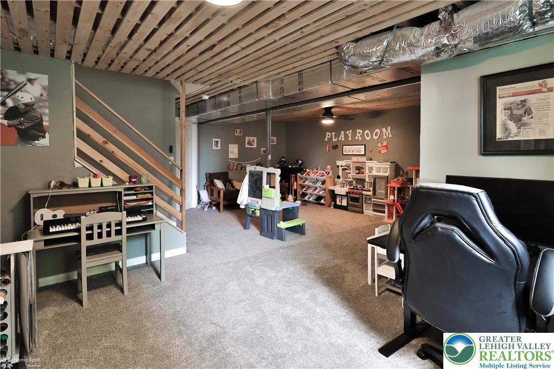 318 Pike Street
