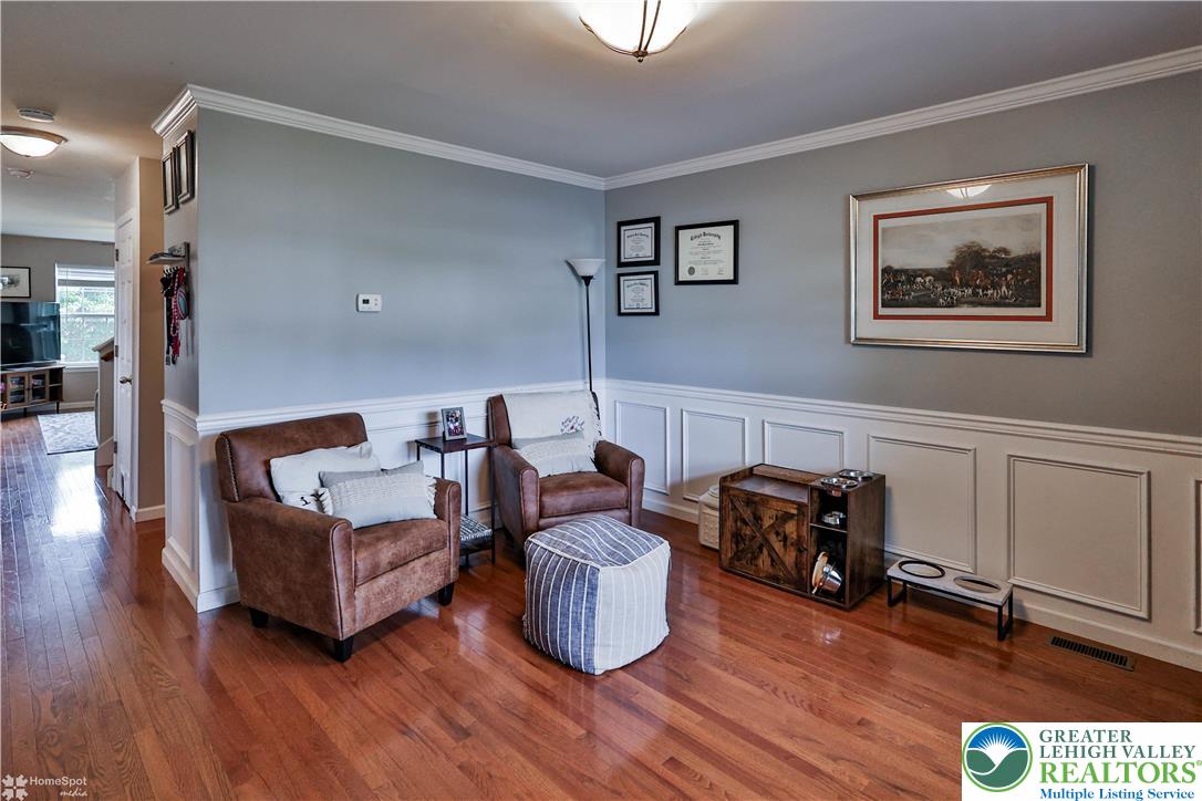 318 Pike Street