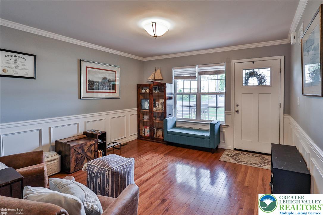 318 Pike Street