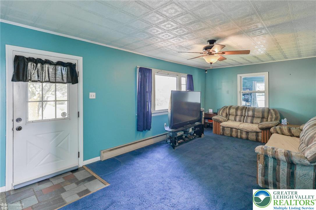 6386 Sullivan Trail