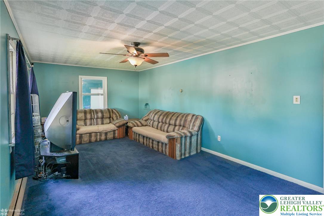 6386 Sullivan Trail