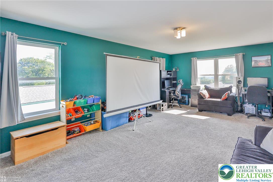 6386 Sullivan Trail