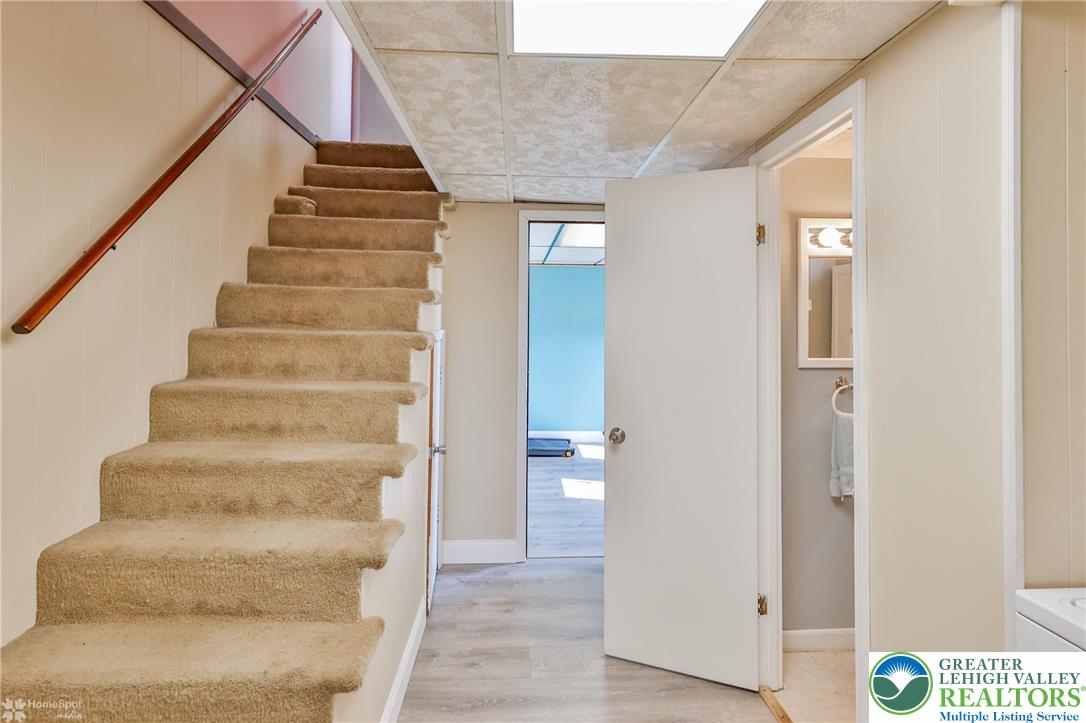 6386 Sullivan Trail