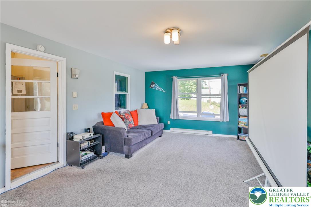 6386 Sullivan Trail