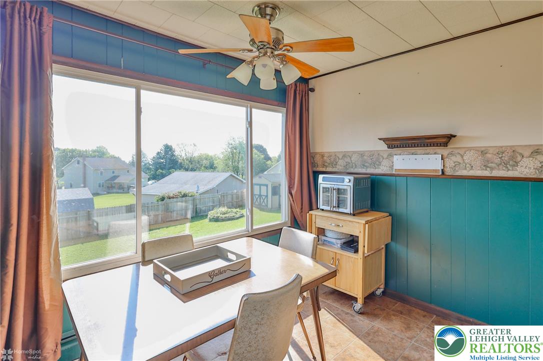 6386 Sullivan Trail