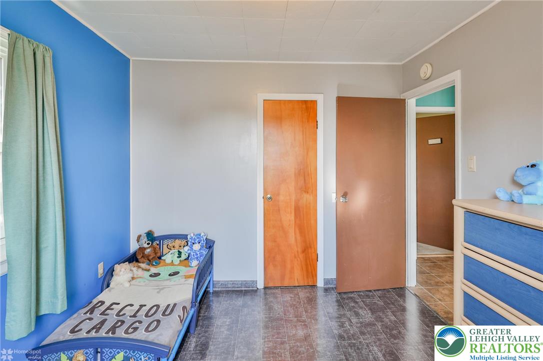 6386 Sullivan Trail