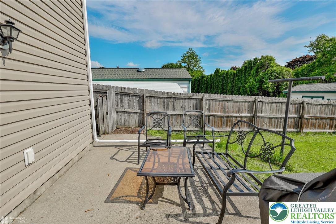 6386 Sullivan Trail