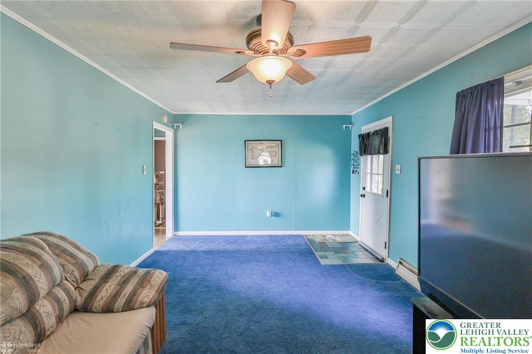 6386 Sullivan Trail