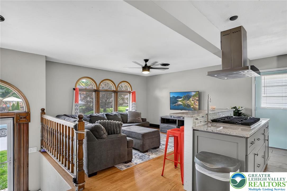2913 Hay Terrace