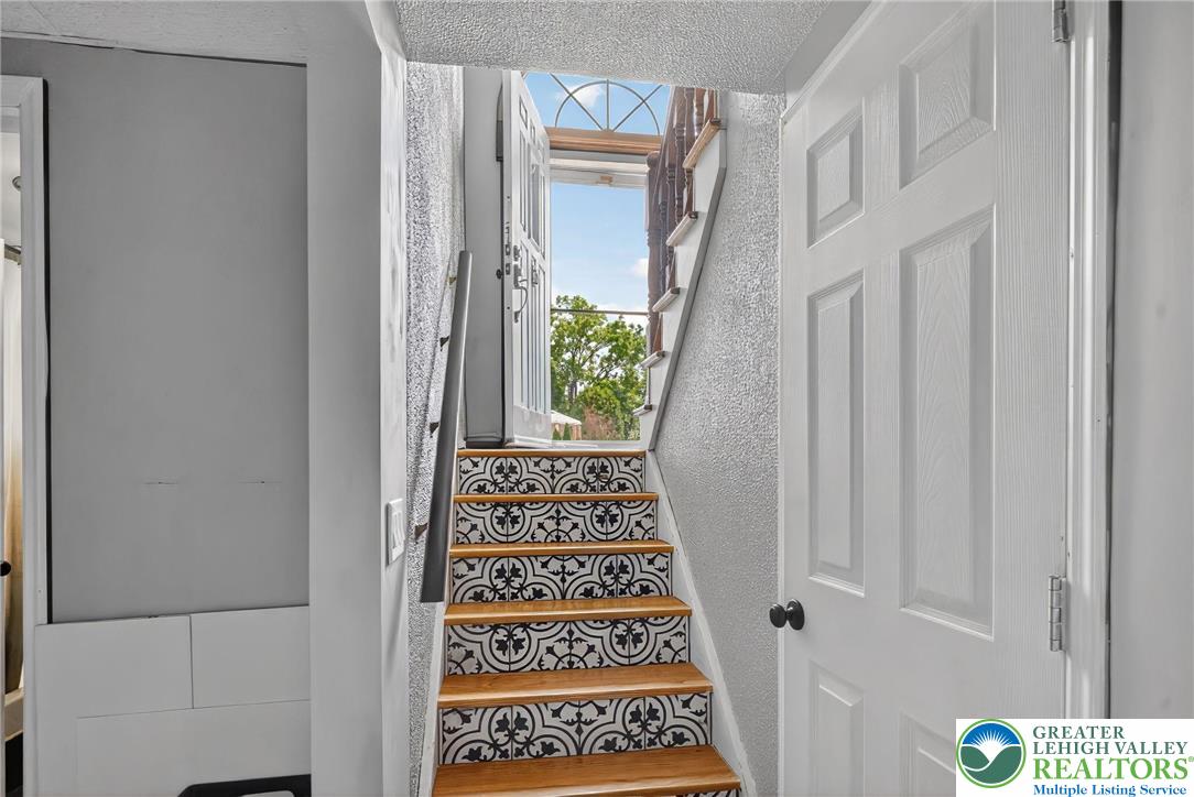 2913 Hay Terrace