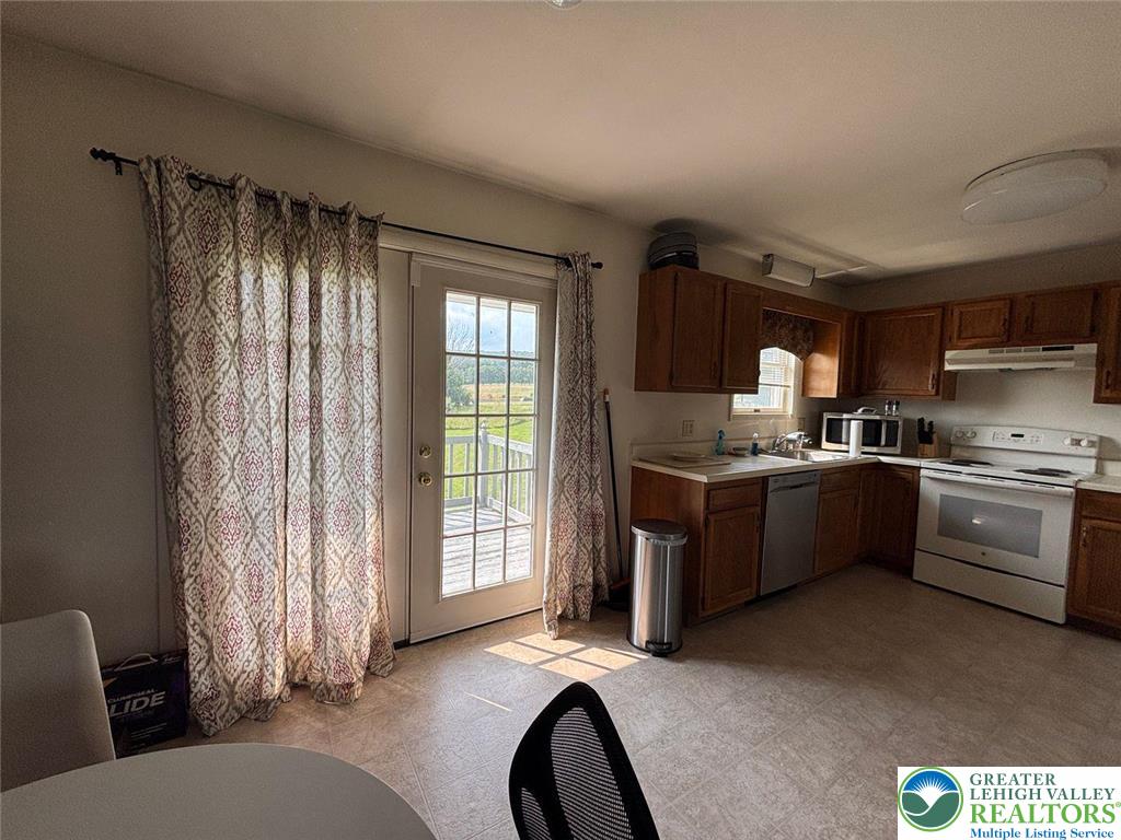 1092 Pohopoco Drive 2