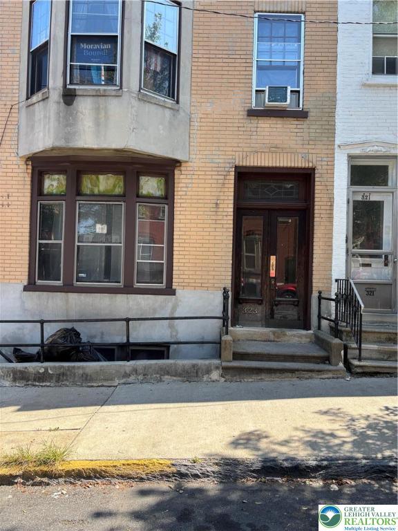 323 North 8th 6
