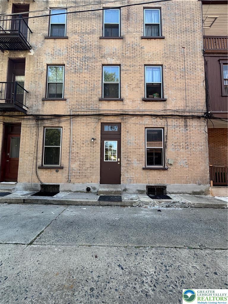 323 North 8th 6