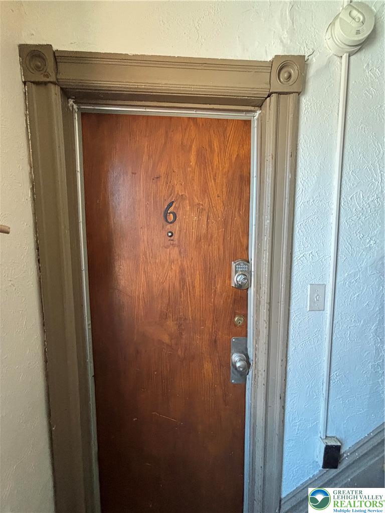 323 North 8th 6