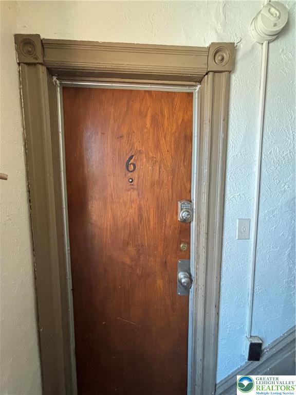323 North 8th 6