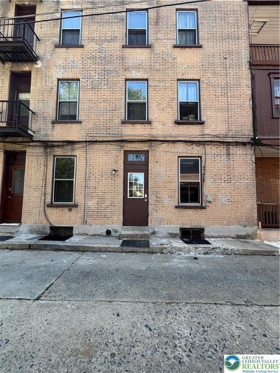 323 North 8th 6