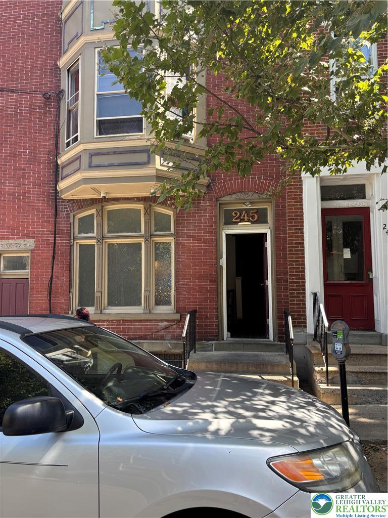 245 North 9th Street 1