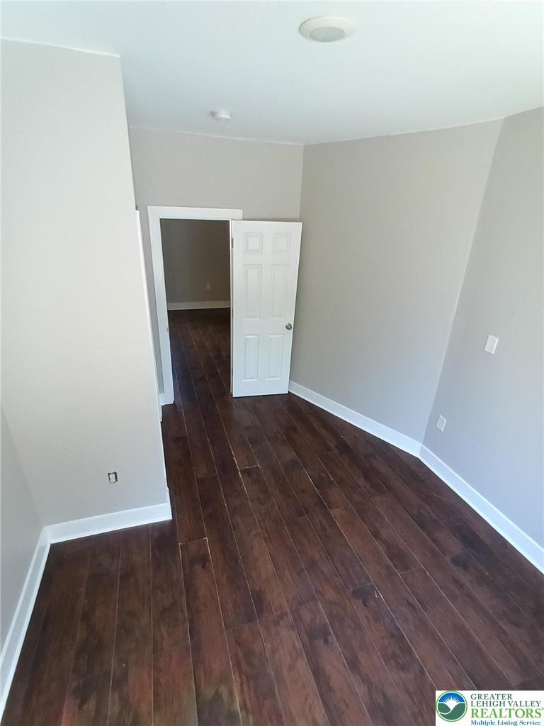 245 North 9th Street 1