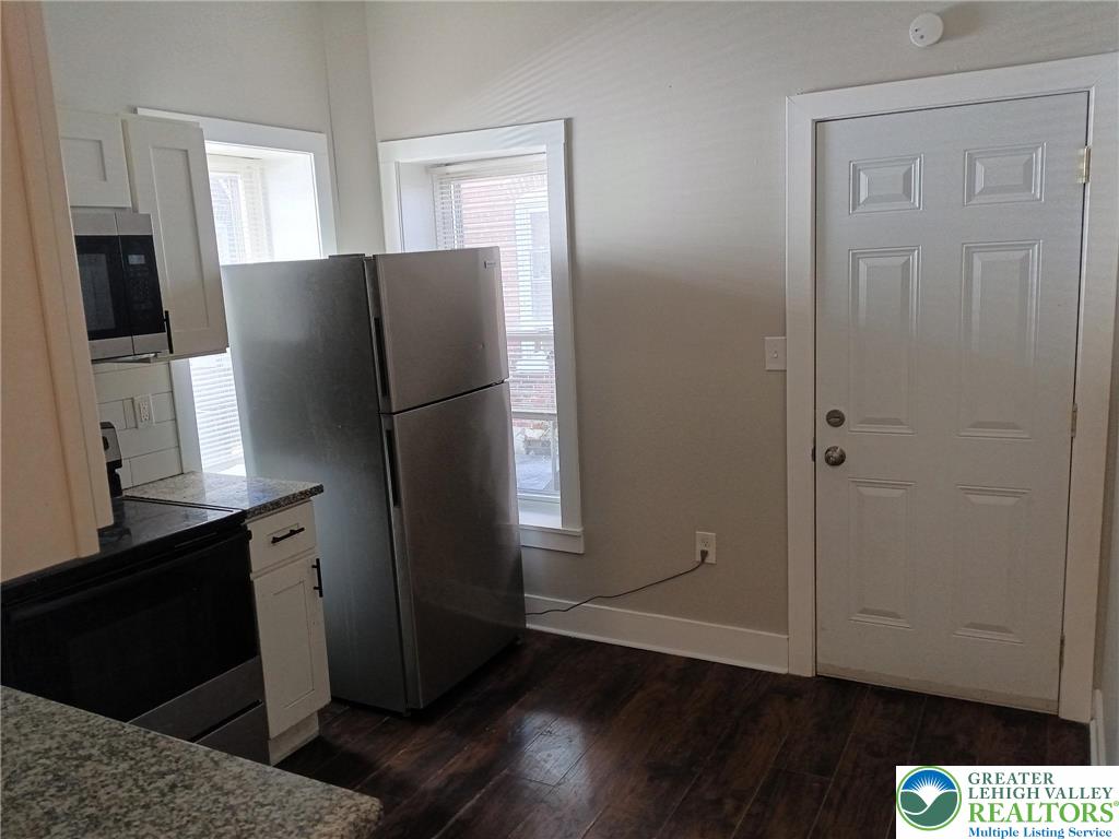 245 North 9th Street 1