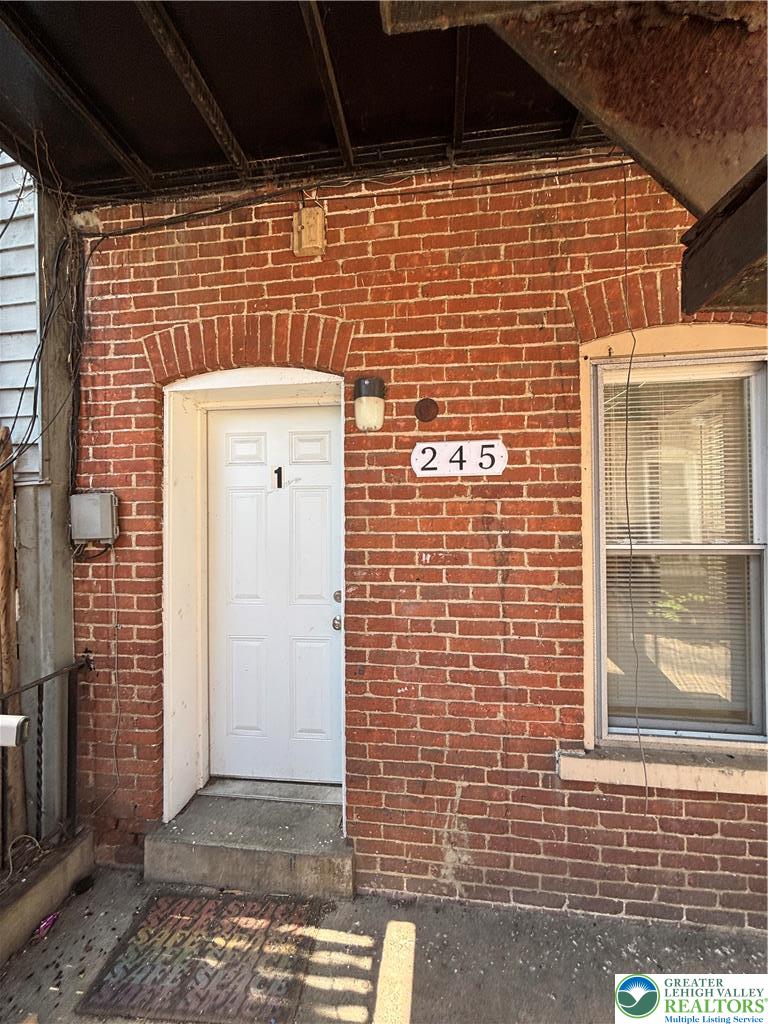 245 North 9th Street 1