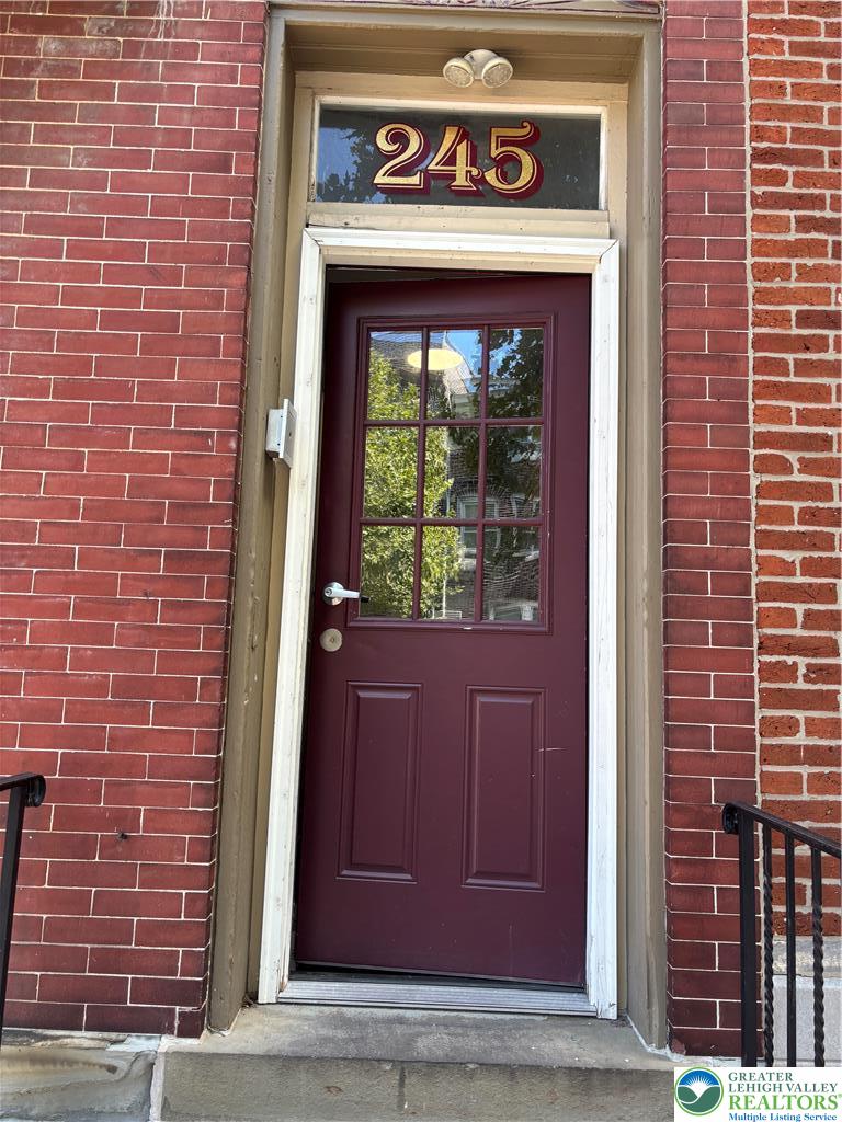 245 North 9th Street 1