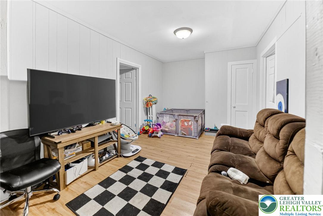 932 Walnut Street