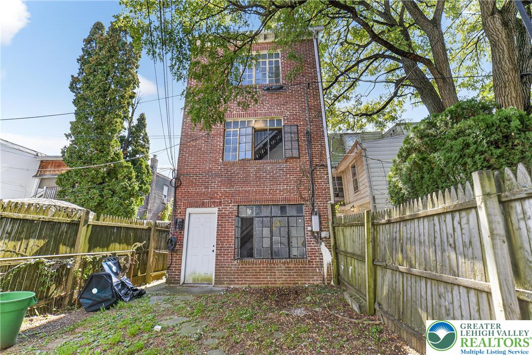 932 Walnut Street