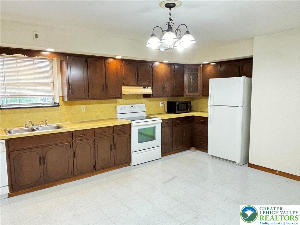 2027 Willow Park Road 7