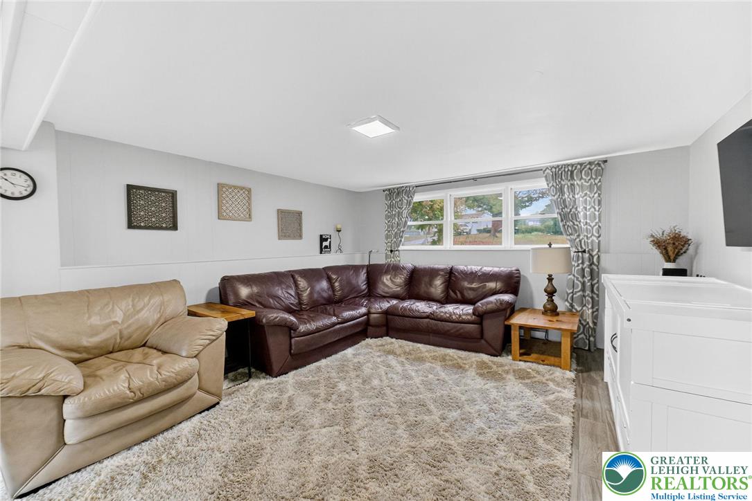 3846 Hillside Drive