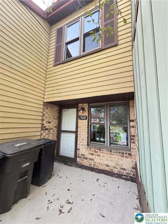 1708 Redwood Court