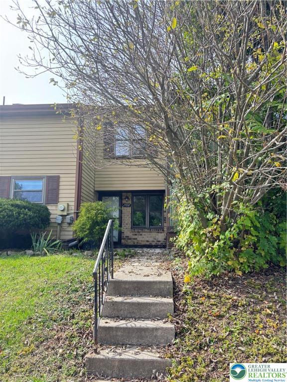 1708 Redwood Court