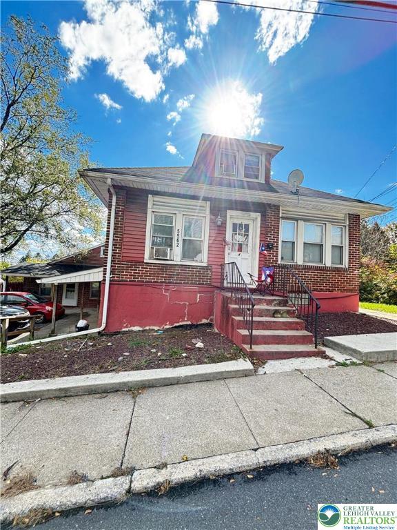 5562 Main Street 2
