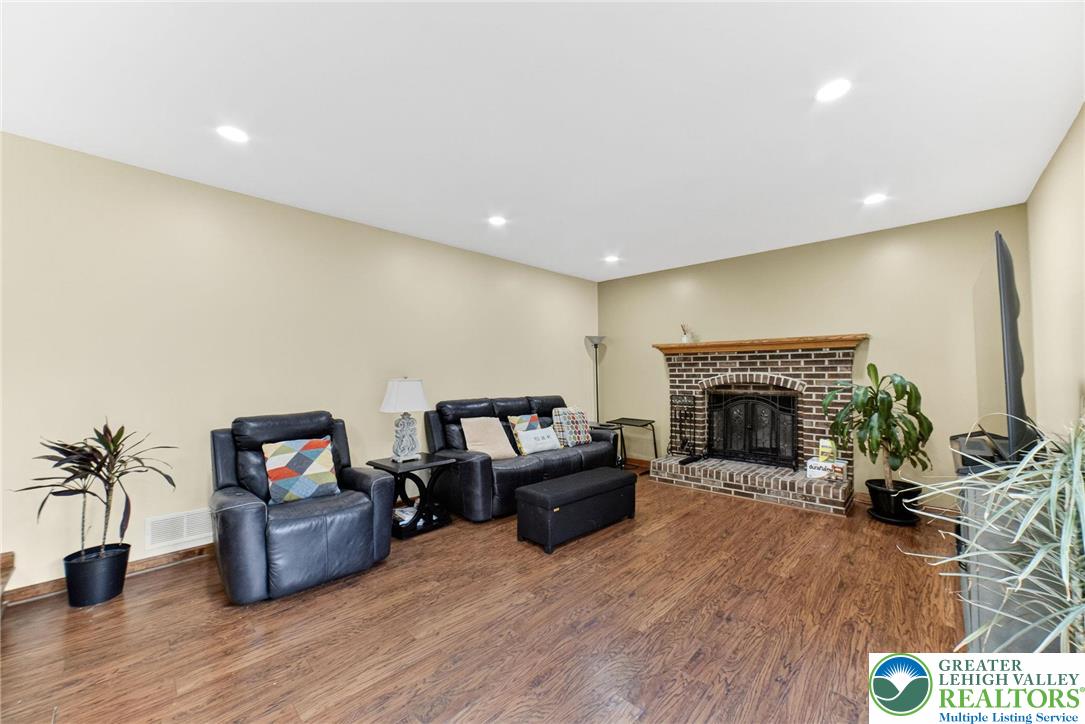 3746 Apple Road