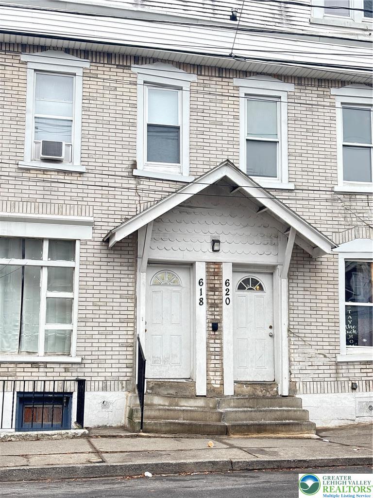 618 Chew Street West 2R