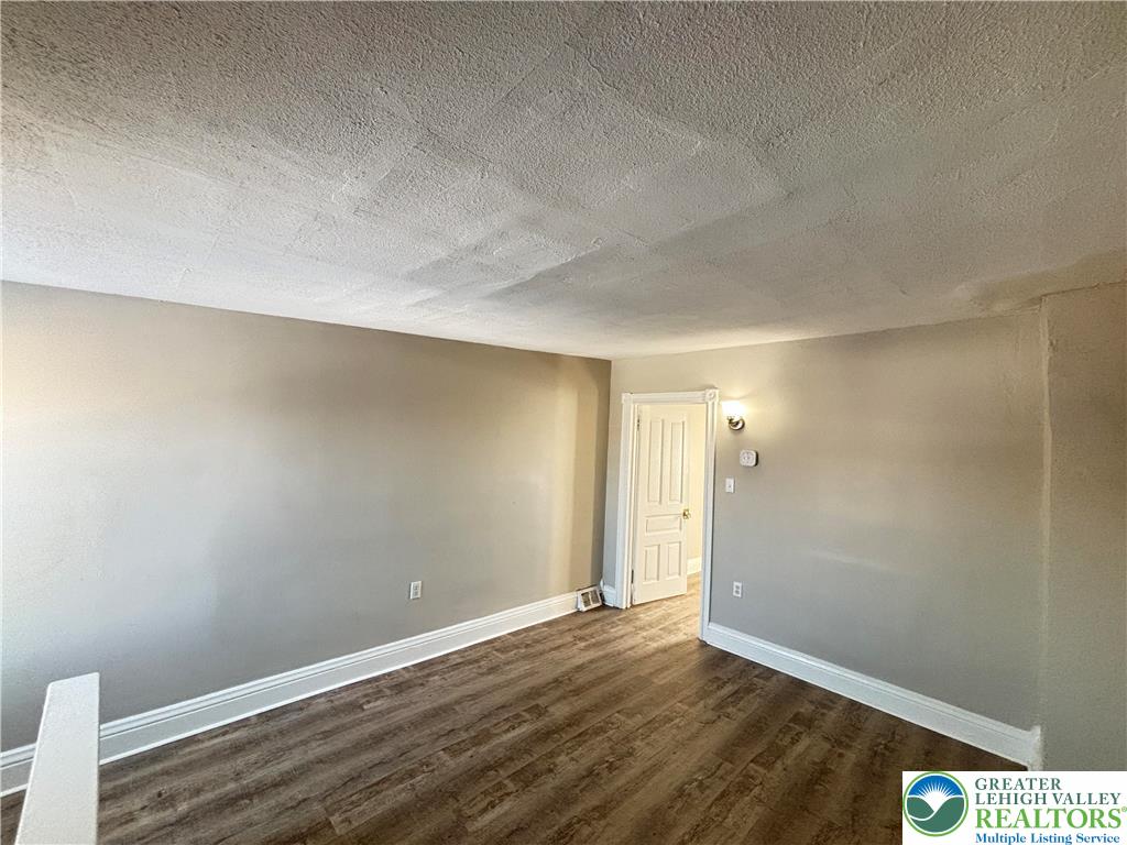 815 North Silk