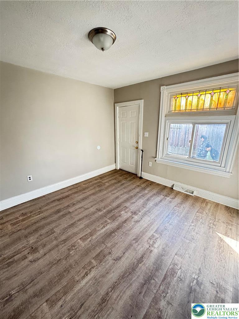 815 North Silk
