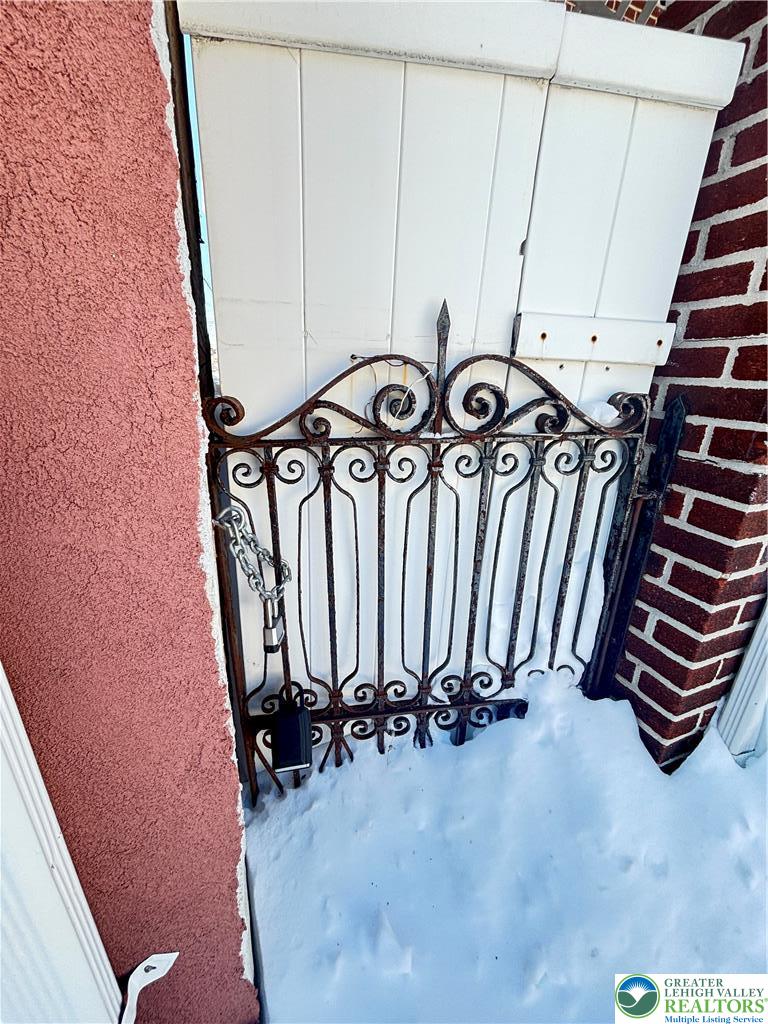 322 Ridge Avenue 1