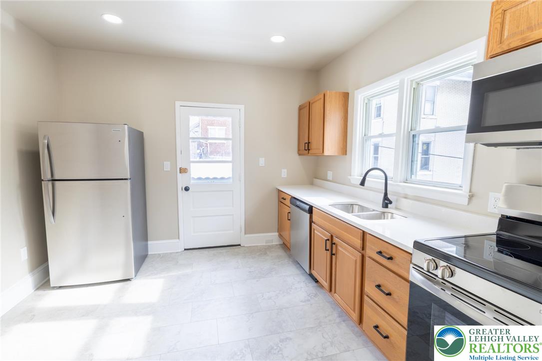 706 Main Street 2