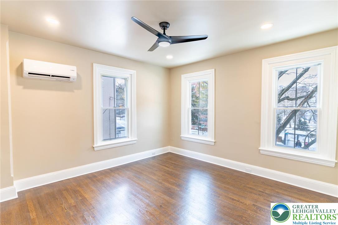 706 Main Street 2
