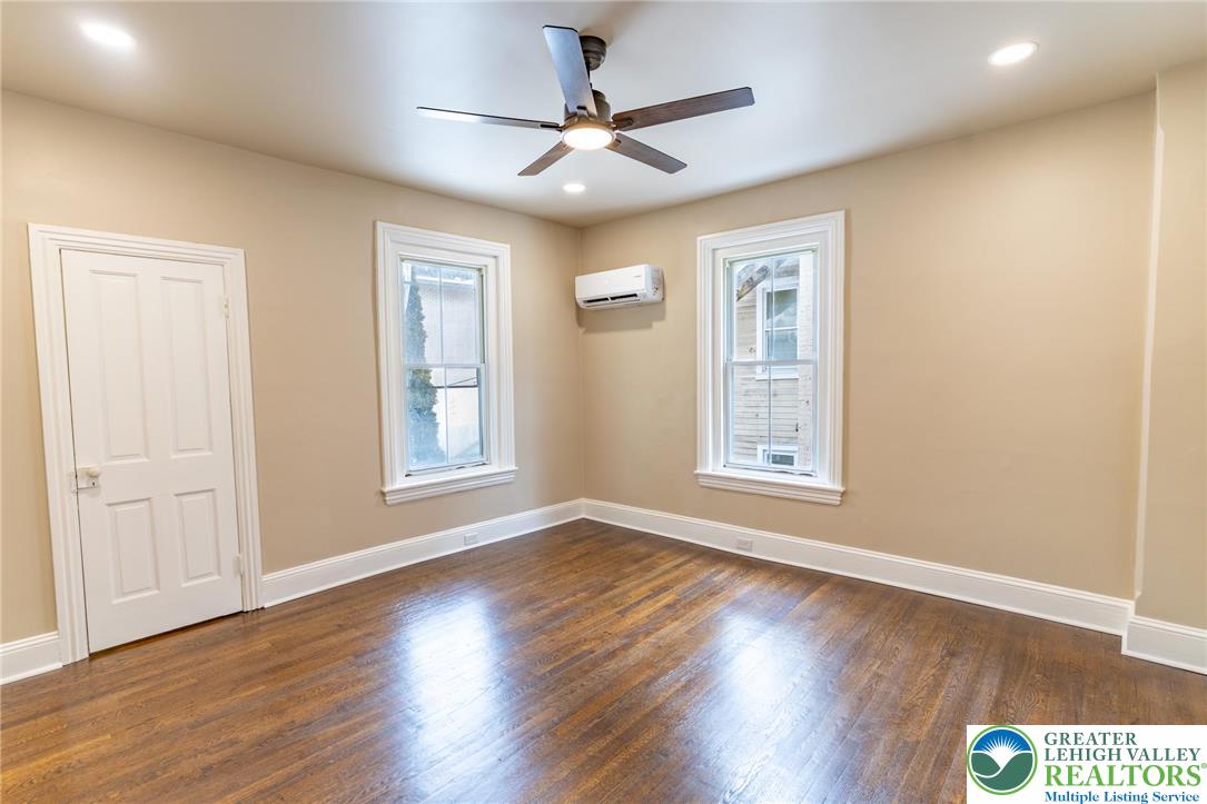 706 Main Street 2