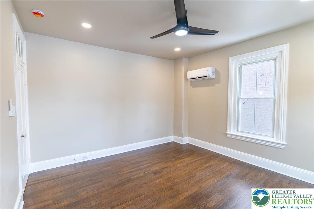 706 Main Street 2