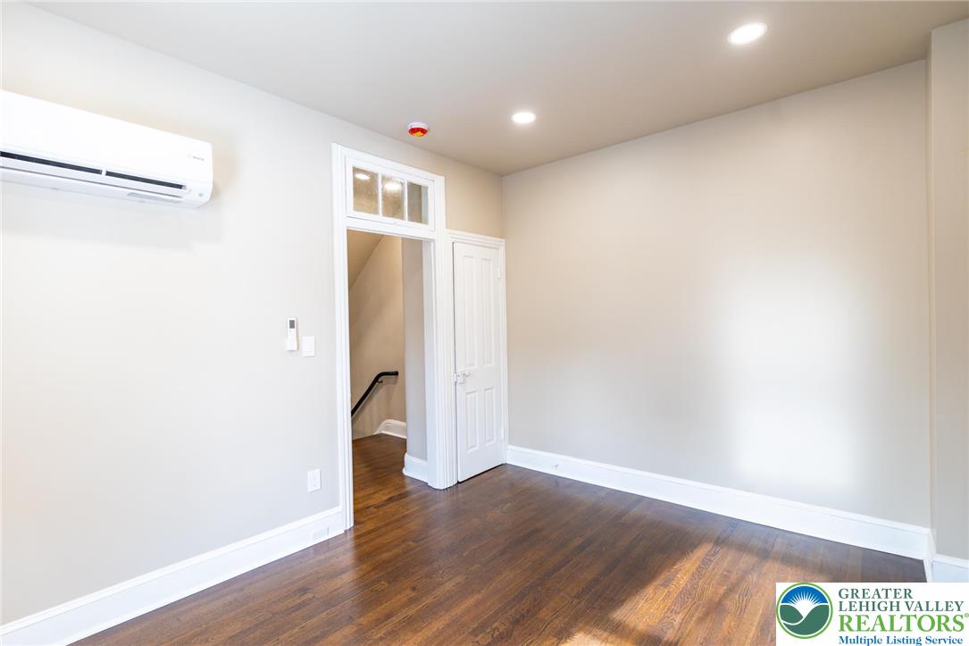 706 Main Street 2